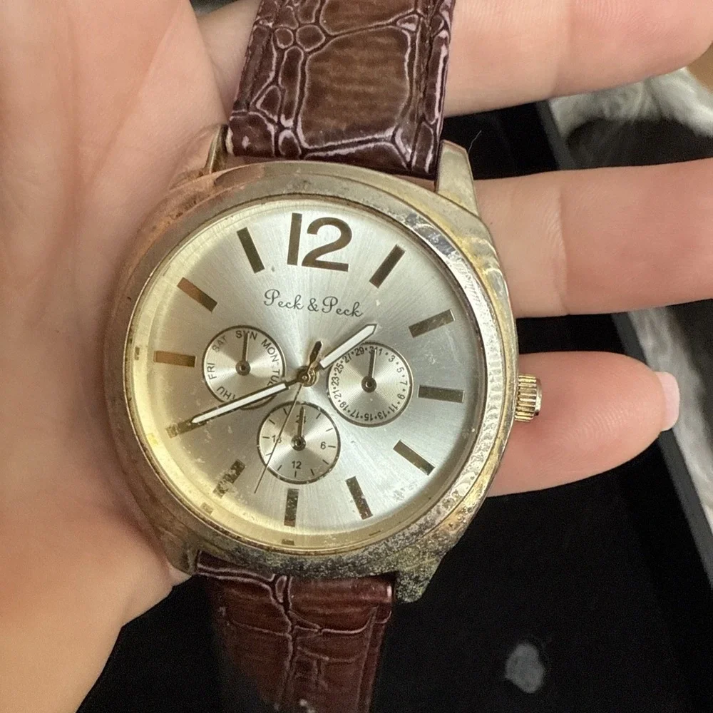 Peck & Peck Watch, Brown Buckle Band, Round Dial, Needs‎ Battery 4212